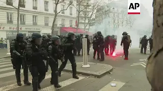 Police confront protesters in Paris