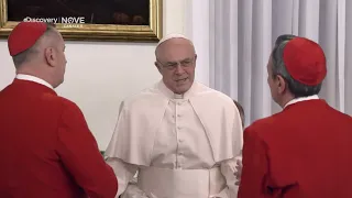 Crozza Papa Francesco: "Che slinguazzata, Fabio Fazio! Mi guardava in adorazione..."