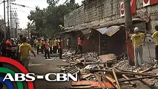 TV Patrol: 4 barangay hall na nakaharang sa kalsada, pinabaklas
