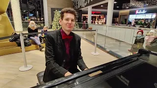 Mamma Mia! (ABBA) – Cover in public Piano Shopping Mall