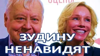 В МХТ ненавидят приму Марину Зудину!  (23.03.2018)