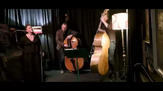 Michelle Nicolle singing "Ain't Misbehavin'" with 2 bassists