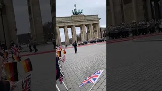 Preußens Gloria - Bundeswehr marschiert vor das Brandenburger Tor🦅🇩🇪 #wachbataillon #german #army