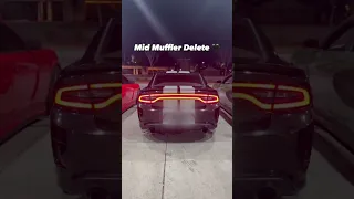 STOCK vs MUFFLER DELETE vs CATLESS STRAIGHT PIPE 💚🖤❤️ #hellcat #scatpack #shorts #viral #loud #392