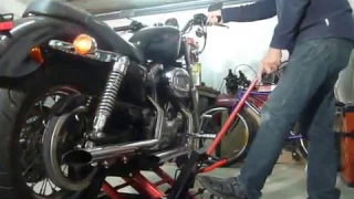 Essai de mon lève moto avec mon Harley