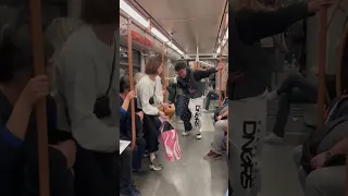 POV  Y a plus de place dans le métro tiktok vidéo drôle