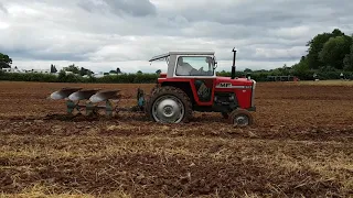 Massey Ferguson 575 ploughing, Much marcle , 21-7-2019