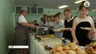 "Шведські столи" почали запроваджувати у шкільних їдальнях Києва: реакція школярів
