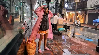 Puy Roti Lady during raining season - Thai Street Food