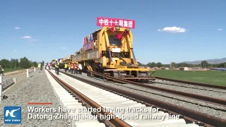 Laying 500m long track on ballast track with concrete sleepers