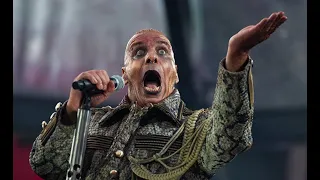 Музыканты Rammstein поцеловались на концерте в Москве. ИноСМИ, Россия.