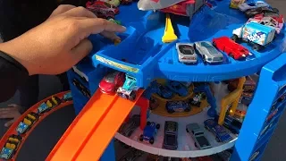 CAN 140+ HOT WHEELS PARK IN THE SUPER ULTIMATE GARAGE?