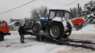 МТЗ 82 БЕЛАРУС заезжает на маленький эвакуатор BAW FENIX