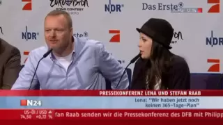 Lena Meyer-Landrut & Stefan Raab Pressekonferenz (1.Teil 31.05.10)