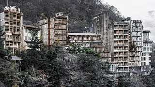 😱What happened to this village? 🇯🇵Japan's Largest ABANDONED Hot Spring Town♨️