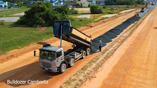 New Project Excellent Processing Kumatsu Dozer D41E With Motor Grader Spreading Gravel On Road