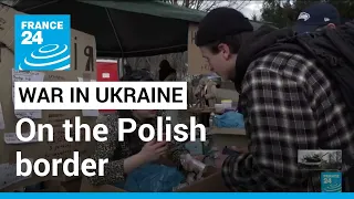 On the Polish border, refugees arrive while others head to Ukraine to fight • FRANCE 24 English