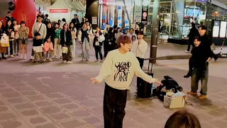 [STREET ARTIST] ONE OF. HILARIOUS INTERACTIVE BUSKING. 240404.