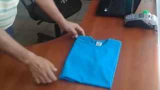 How to quickly flip a T-shirt