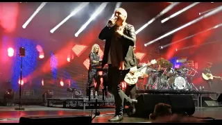 Simple Minds sing Up On the Catwalk in 4K on 31st Mar 2022