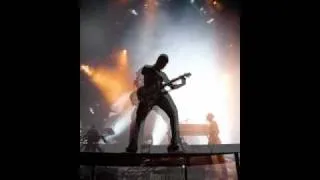 Linkin Park - Faint (Audio from Sydney 15/12/10) Ft. 2 Fans on bass and guitar