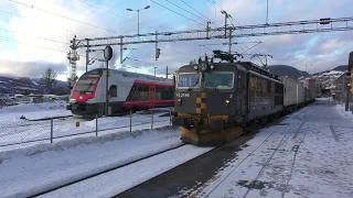 (HD) Trains in the Snow at Lillehammer railway station - 25/2/15