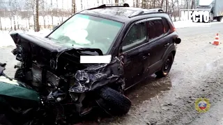 Обзор аварий  ДТП под Омутнинском, фура и 12  Три погибших и два пострадавших ребёнка  Место происше