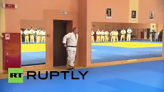 Russia: Putin spars with Russian judo teacher
