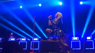 Avril Lavigne - Complicated at Alexandra Palace on 10th May 2023