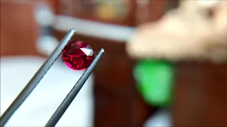 GRS Certified 1.03 carats Burma (Myanmar) Unheated Vivid Red Pigeon's Blood Round Ruby