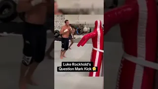 This kick is too clean 😮‍💨 (via lukerockhold/IG)