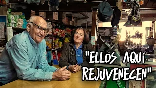 A su edad ATIENDEN este VIEJO "ALMACÉN de RAMOS GENERALES" y salen TODOS los sábados a BAILAR