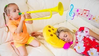 Gaby and Alex pretend play Musical Instruments and wake up Mom