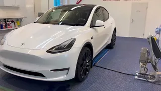 JG Folierung Steinschlagschutzfolie bei Tesla Model Y