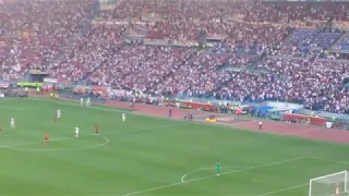 Roma - Genoa - L' ultimo ingresso in campo di Totti - L' urlo dei 70 mila!!! Standing ovation