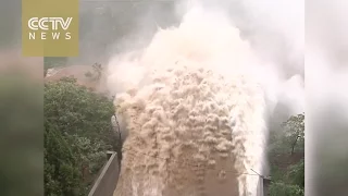 Footage: Torrential rains batter North China