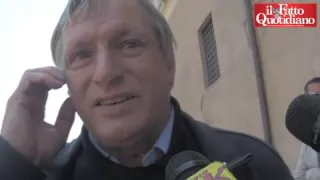 Roma, Don Ciotti alla Raggi: "Ti regalo una rosa, è un segno di incoraggiamento"