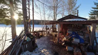 НАШЁЛ ЛЕСНУЮ ХИЖИНУ. ЗАБЫТУЮ в ТАЙГЕ. Рыбачим на двух озёрах. Часть вторая.