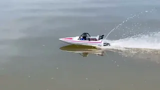 MJet-35 jet drive in a 4G hull on the lake