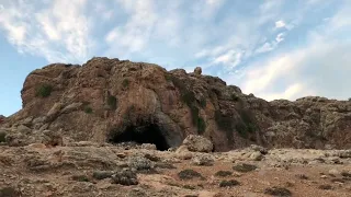 العثور على مسكن(كهف)أمازيغي قديم يوجد أمامه كنز /treasure Hunter/find a berber cave/