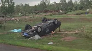 Banyak kehancuran Dua tornado dahsyat menghantam China