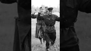 Зачем бойцы Красной Армии втыкали винтовки штыками в землю? #shorts