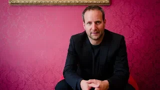 AUF DEM ROTEN STUHL | Matthias Strolz "Die Menschen wählen mit Freude Lügner"