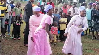 LOISE MWANGI PERFORMING UTUGI NA THA