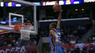 Kevin Durant takes flight in L.A. for the BIG dunk!