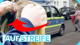 Fast überfahren! Warum läuft die Frau völlig verwirrt auf die Fahrbahn? | 1/2 | Auf Streife | SAT.1