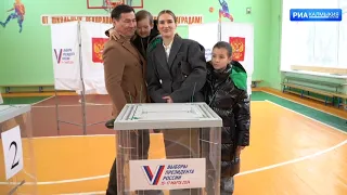 Елена Хасикова проголосовала на выборах Президента РФ