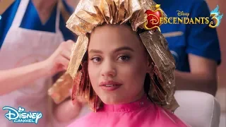 Audrey’s Royal Return 💅🏼 | Descendants 3 🍎 | Disney Arabia