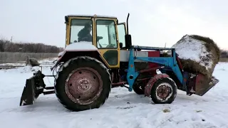 Трактор ЮМЗ зимой хозяйство Бажениты грузим куном сани  сено