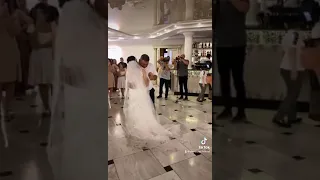 Чуттєвий танець нареченої з батьком на весіллі